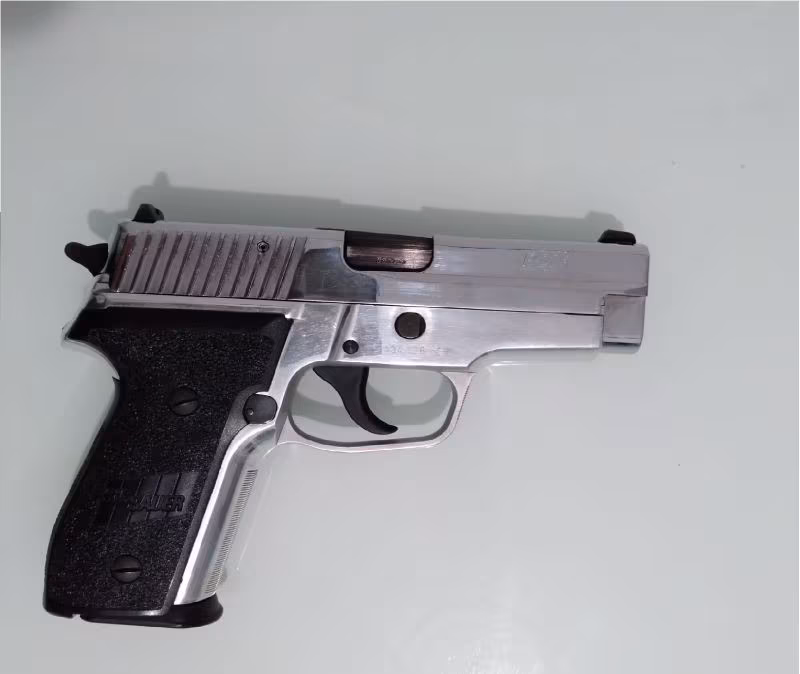 Sig sauer P228.