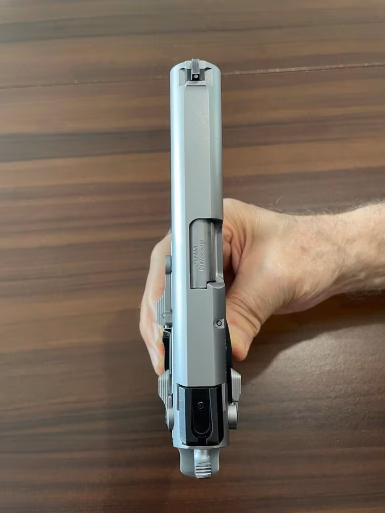 YARGI MENSUBUNUN KOLEKSİYONUNDAN...  Smith Wesson 5906 model silah