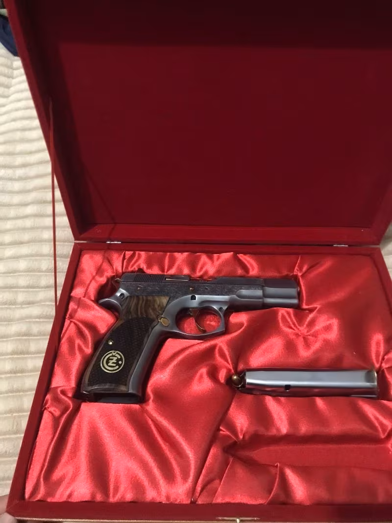 Gold işlemeli CZ 75 B