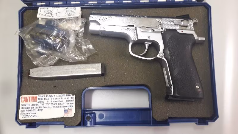 Memurdan çok temiz şarjörlü Smith Wesson