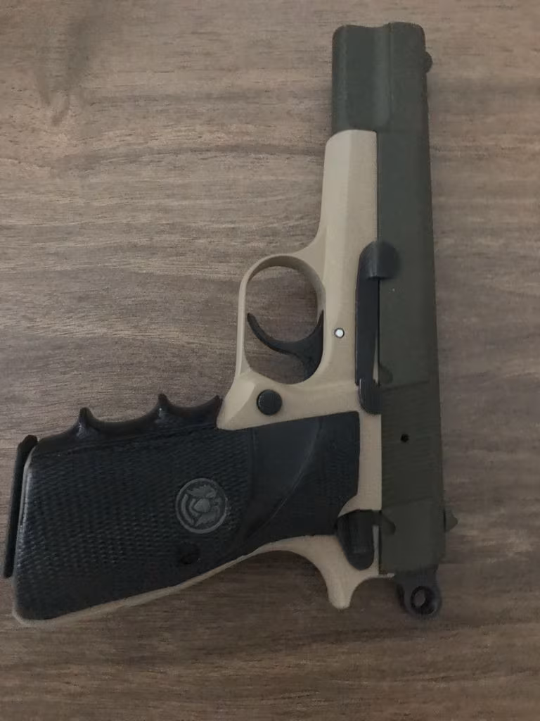 EMEKLİ POLİS MEMURUNDAN BROWNİNG MARKA TABANCA