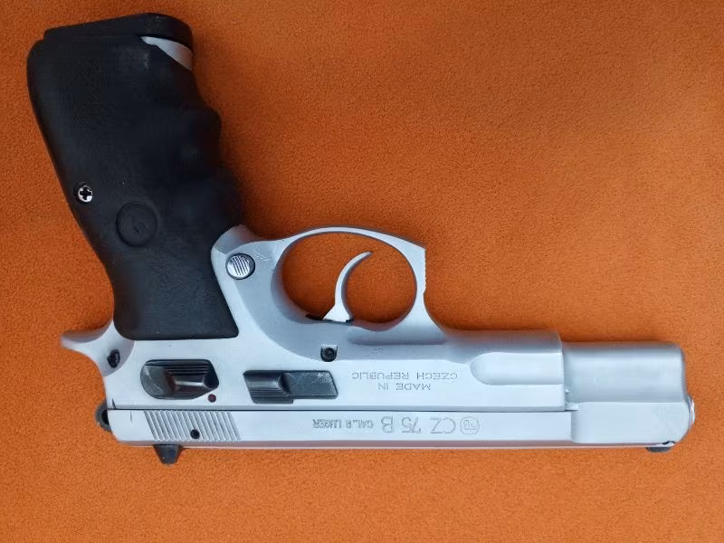 Emekli polisten cz 75