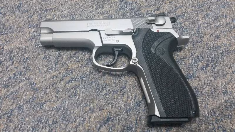 Smith & Wesson 5906