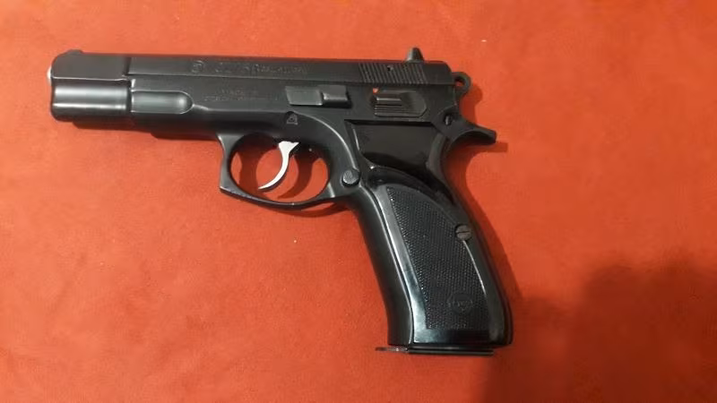 Emekli polis babam vefat ettiği için cok temiz cz7 14 lü sesiyle atışıyla tek gecer kutusu içinde bu kadar temizi zor gecer üstüne satışı yapılacaktır konyada