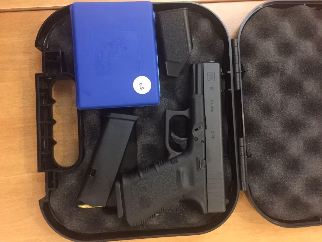 SATILIK 2. EL GLOCK 19 ANAHTARLI HİÇ KULLANILMAMIŞ ( GEN 3 )