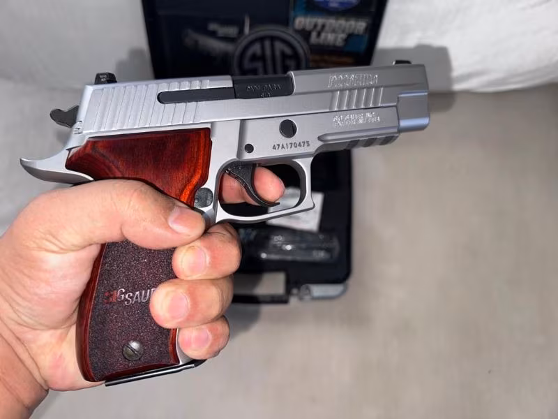 SIFIR SİGSUAR P 226 ELİTE SATANLES 3 ŞARJÖR İLK ALINDIĞI GİBİ DURUYOR AMERİKAN