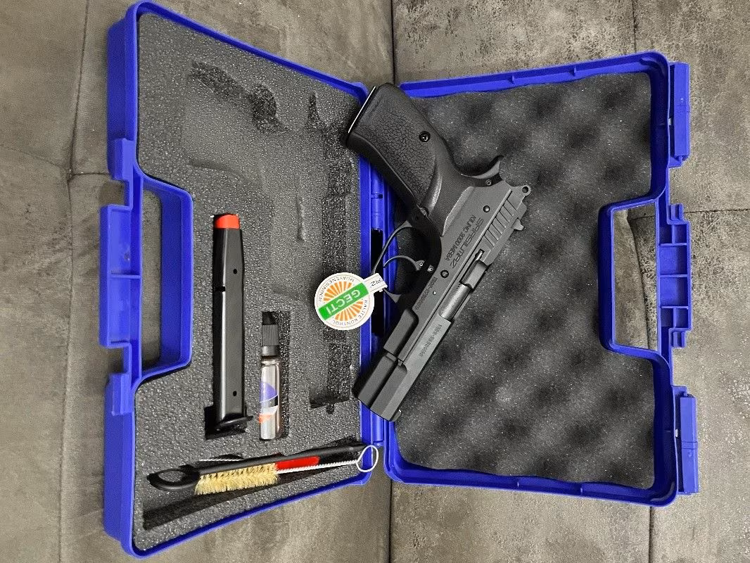 Sıfır sadece seri numarasını kontrol etmek için kutusu açıldı