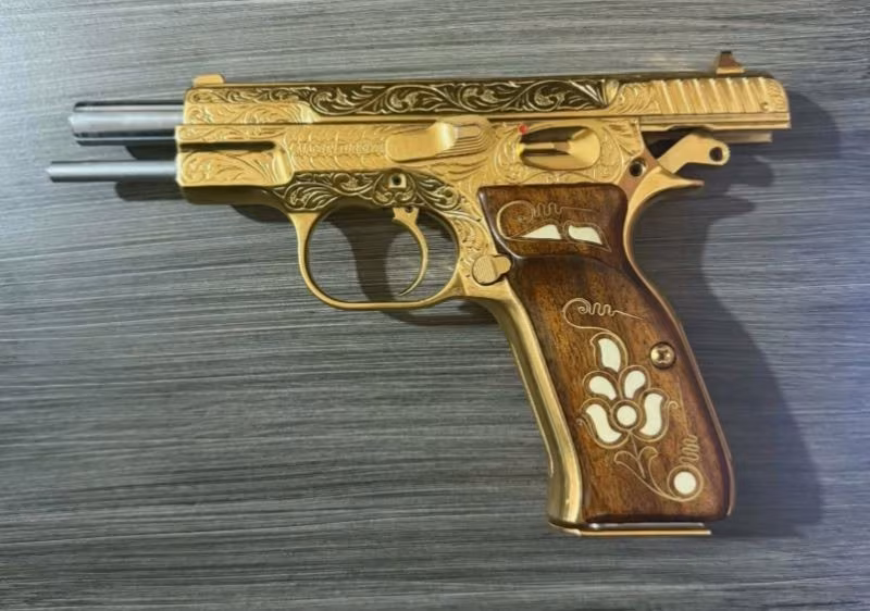 EMEKLİ EMNİYET GÖREVLİSİNDEN SIFIR AYARINDA 7 GRAM.24 AYAR ALTIN KAPLAMA İŞLEMELİ SARSILMAZ KILINÇ 2000 LIGHT.  - 60.000 TL.