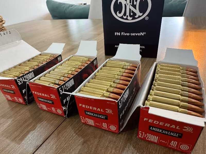 FN 5.7 + 200 fişek + 2 şarjör