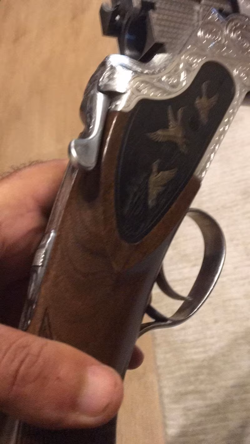 Huğlu 103 FE Beyaz Kuşlu Süper poze Av Tüfeği