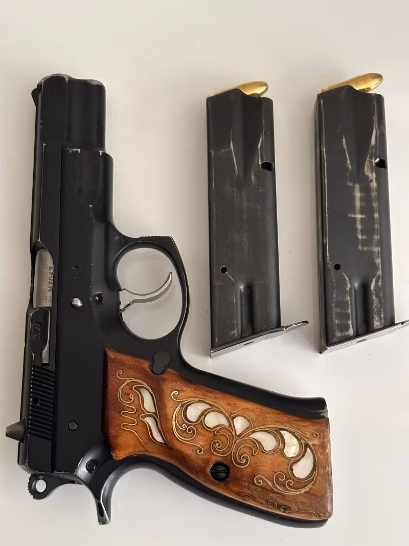 Emekli Polis Memurundan çok temiz CZ 75 silah