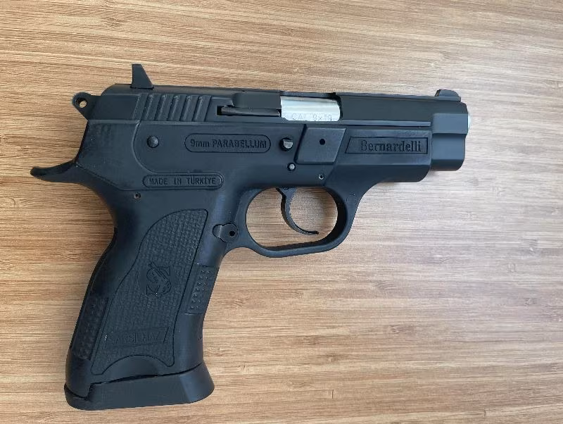 sıfır ayarında sarsılmaz bernardelli parabellum tabanca