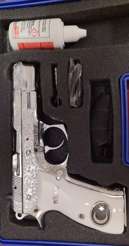 Dikkat Türkiye'de tek! Kamu Görevlisinden Özel Nikelajlı Sıfır ayarında CZ75 tabanca,