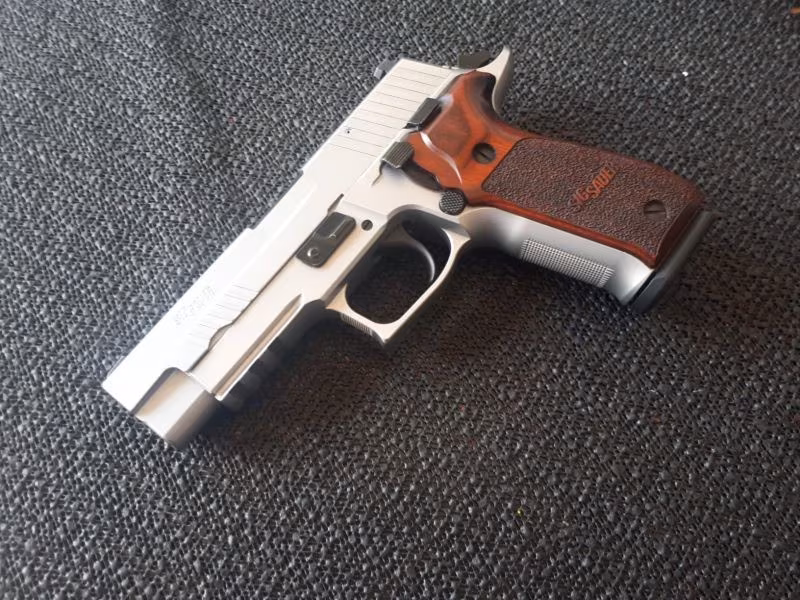 SIFIR KUTUSUNDA HİÇ KULLANILMAYAN SİGSAUER P226 ELİTE STANLESS