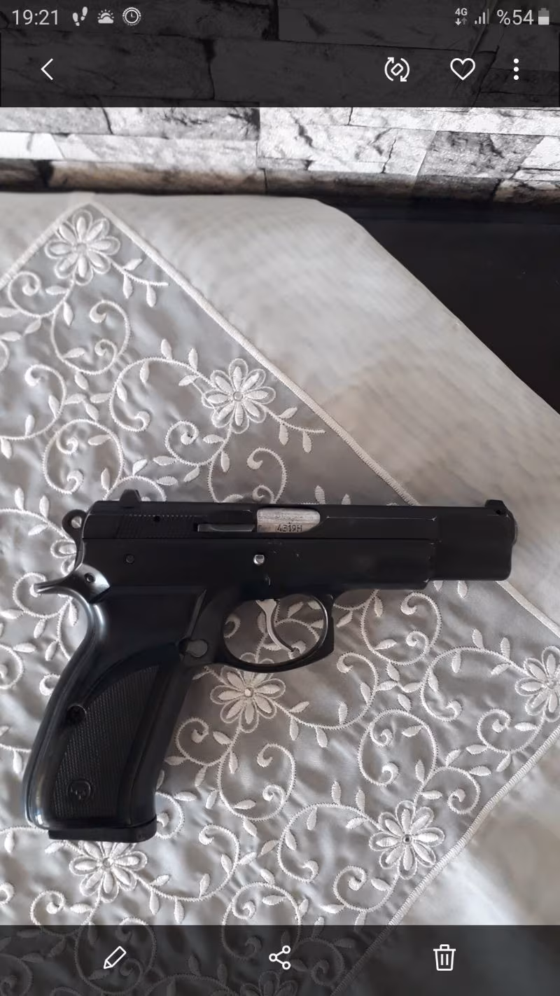 EMNİYET MENSUBUNDAN