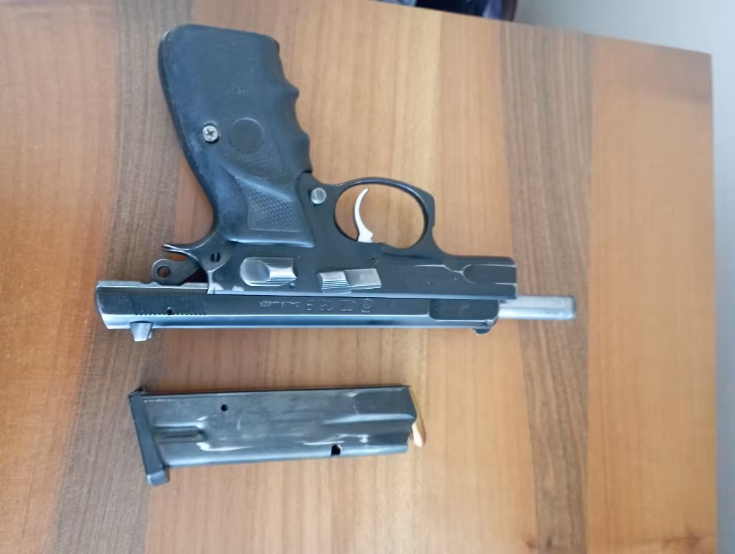 Emekli polisten beylik tabancası