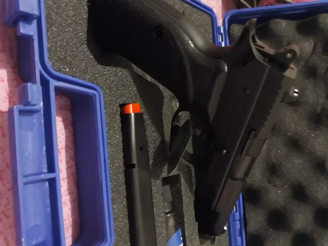 Sıfır kokusu Üzerinde Ruhsatlı tek fişek dahi atılmamış Sarsılmaz Kılıç 2000 Mega