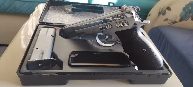 ✓CZ 75 B
