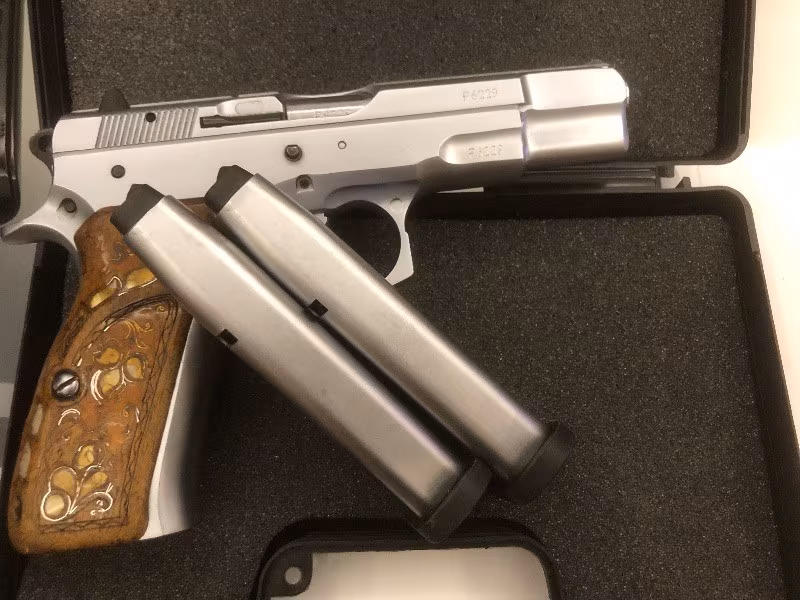 Emniyet Mensubundan Krom Kaplama CZ 75B Cal 9 Luger  Tabanca