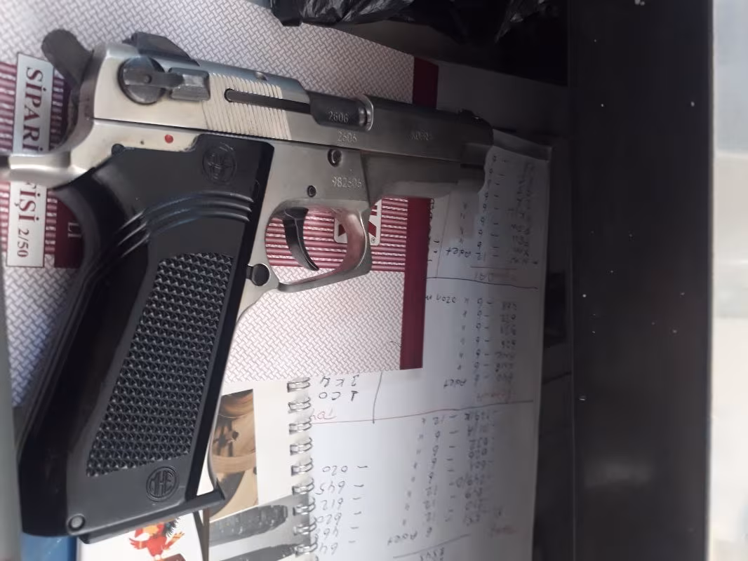 Memurdan temiz silah