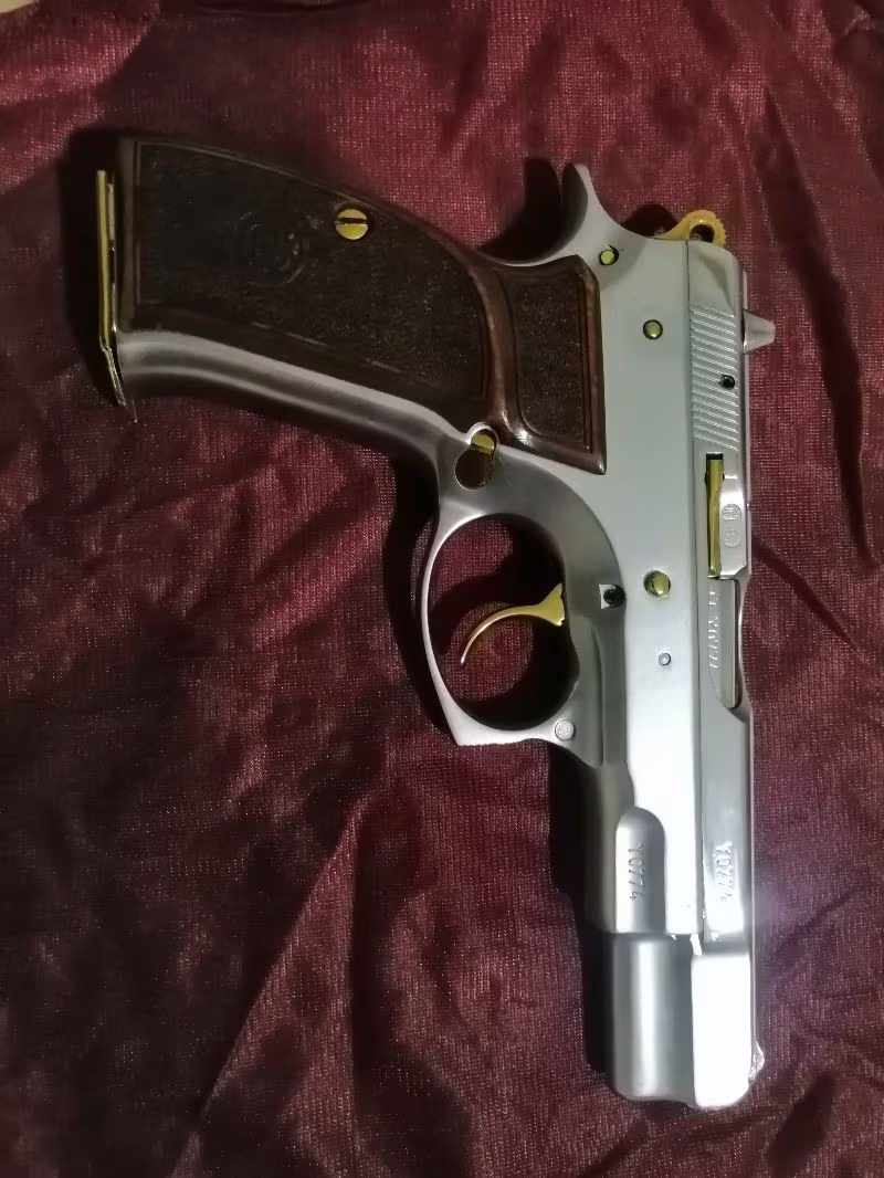 EMNİYET MENSUBUNDAN  CZ 75