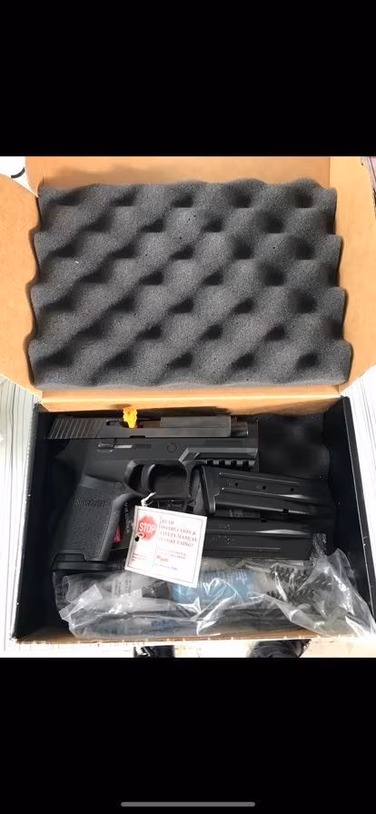SİG SAUER P250 SIFIR KUTUSUNDA HİÇ KULLANILMAMIŞ 3 ŞARJÖRLÜ BÜTÜN APARATLARI POŞETİNDE