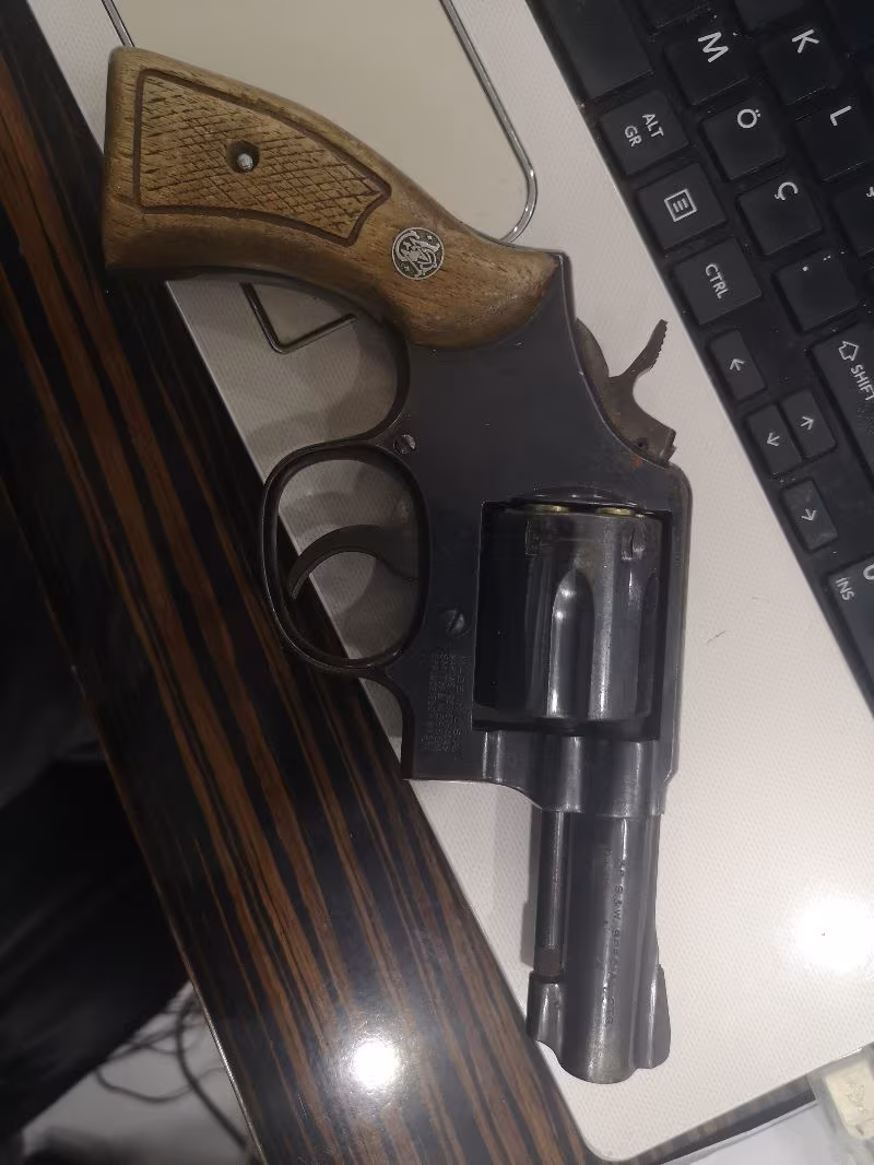 ACİL SATILIK  HİÇBİR SORUNU YOK  38 kalibre Smith wesson