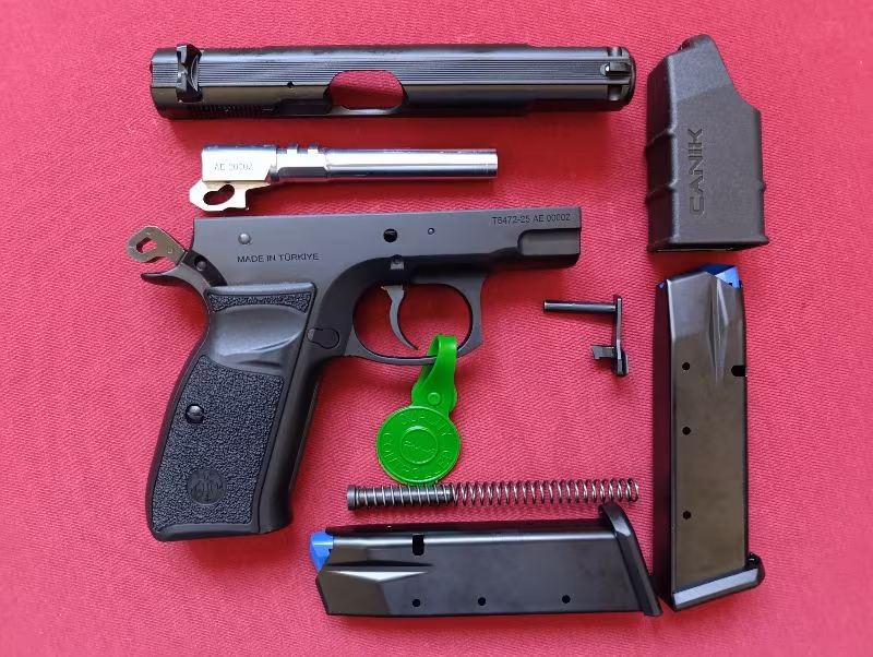 EMEKLİ EMNİYET GÖREVLİSİNDEN SIFIR KUTUSUNDA HİÇ ATIŞ YAPILMAYAN 2025 MODEL CZ 75 B KLONU SİYAH KROM CANİK S 120