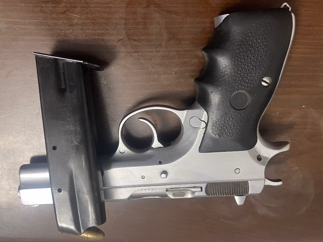 CZ-75B Emekli kamu görevlisinde