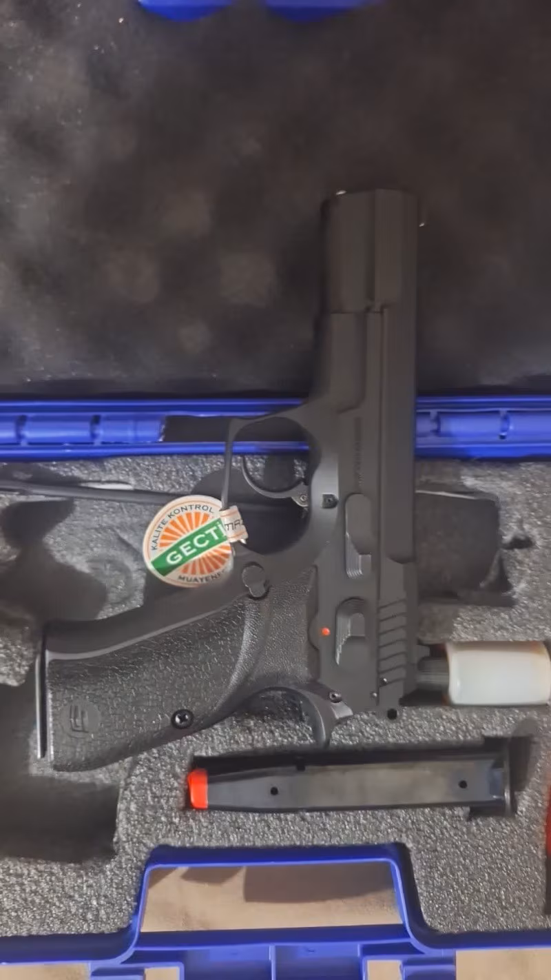 POLİS MEMURUNDAN SIFIR SARSILMAZ KILINÇ 2000MEGA