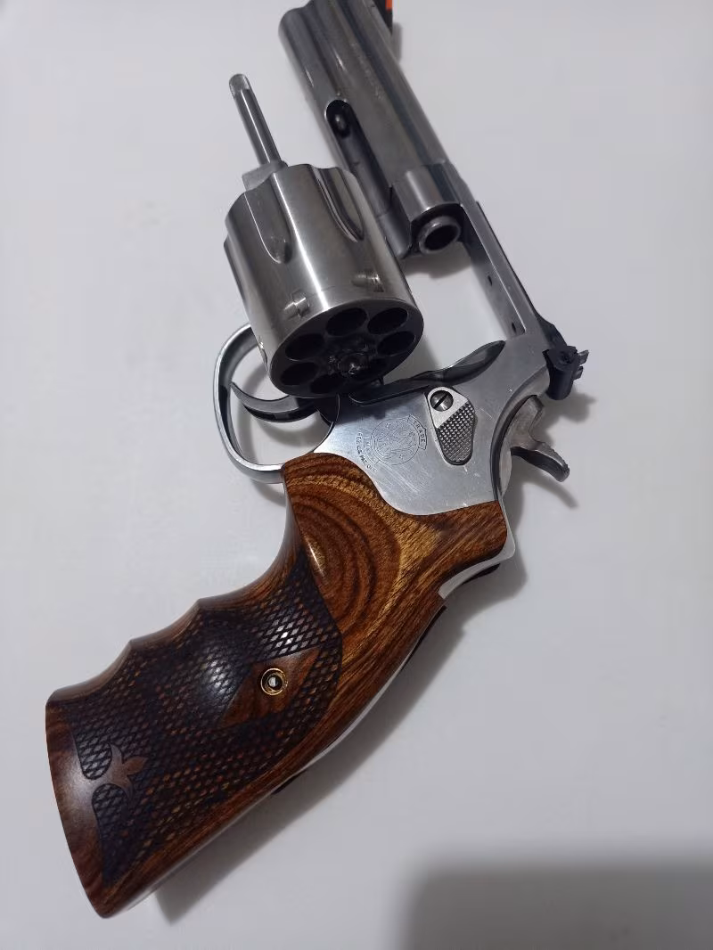 EMEKLİ ASTSUBAYDAN SIFIR AYARINDA SATILIK SMİTH WESSON