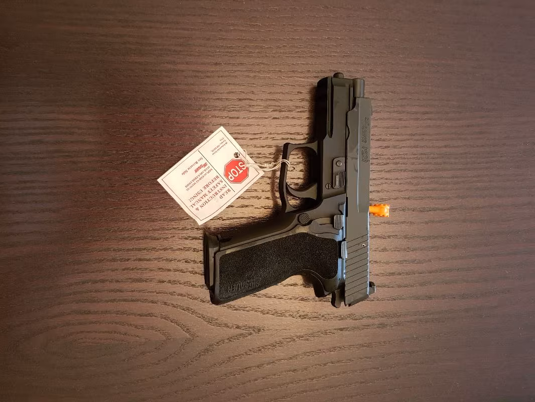Sig Sauer P229 Kamu Görevlisinden Sıfır Orjinaldir.