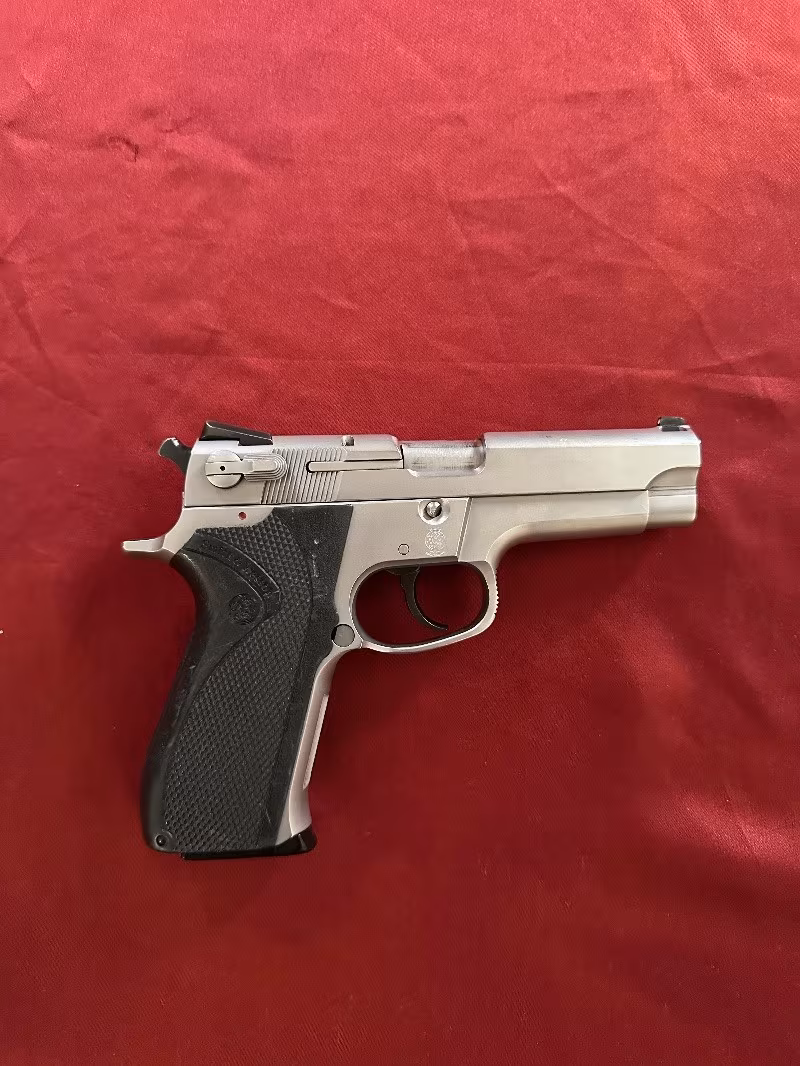 Smith & Wesson 5906