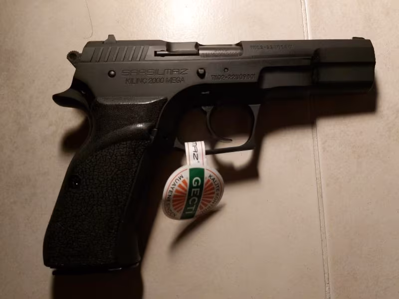 POLİS MEMURUNDAN 0 KUTUSUNDA SARSILMAZ KILINÇ 2000 MEGA SİYAH