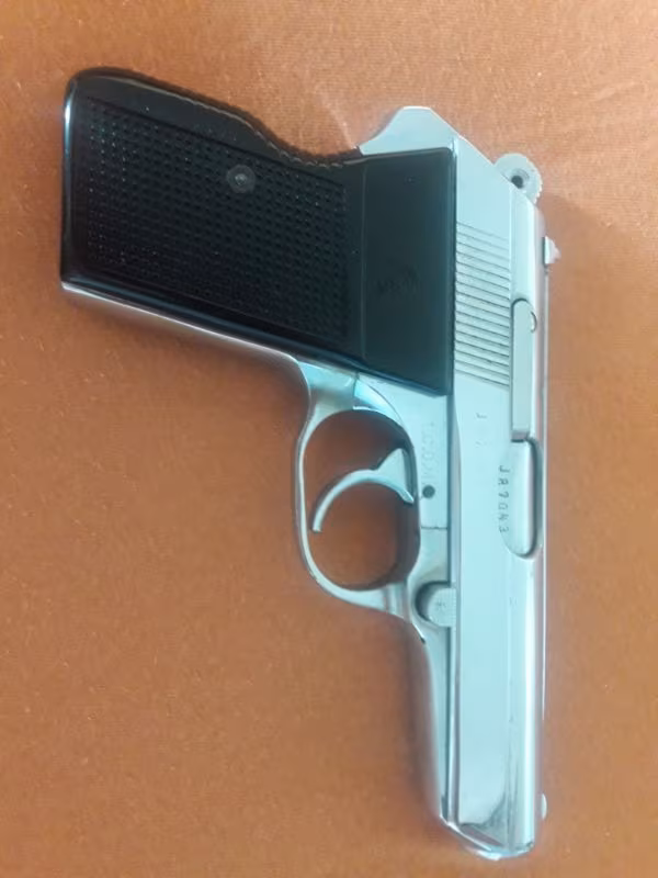 Emekli subaydan ruhsatlı tabanca