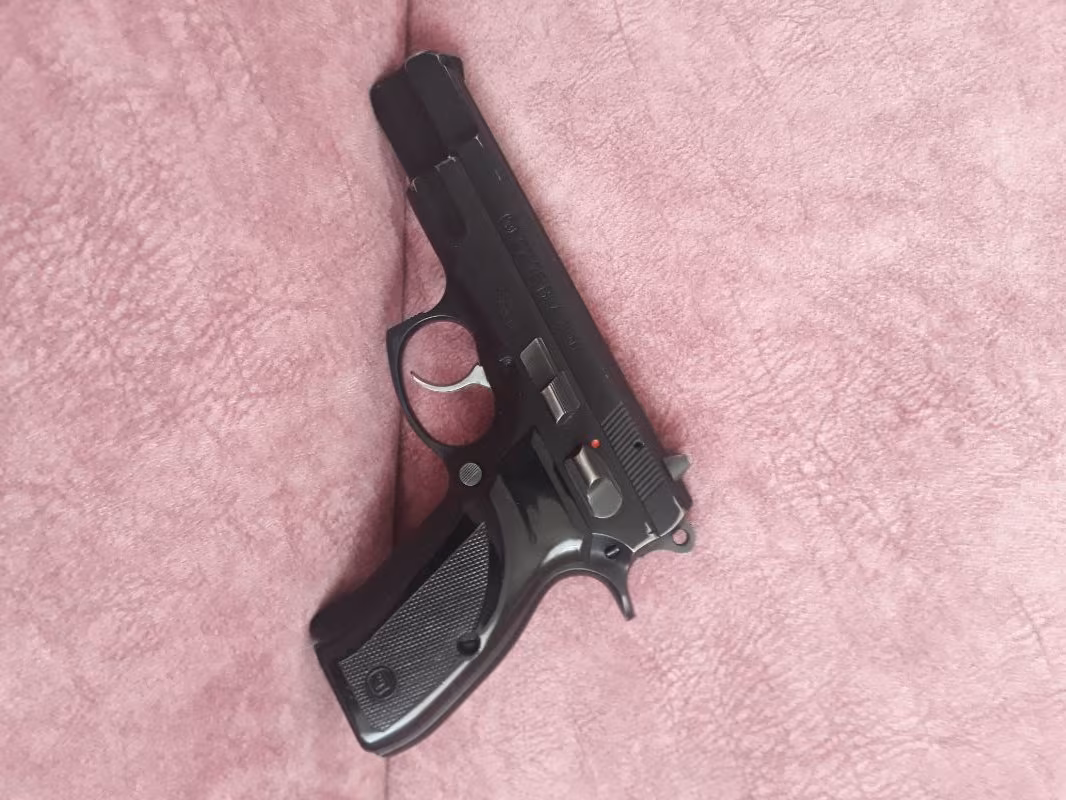Emekli kamu görevlisinden CZ 75B satılık silah