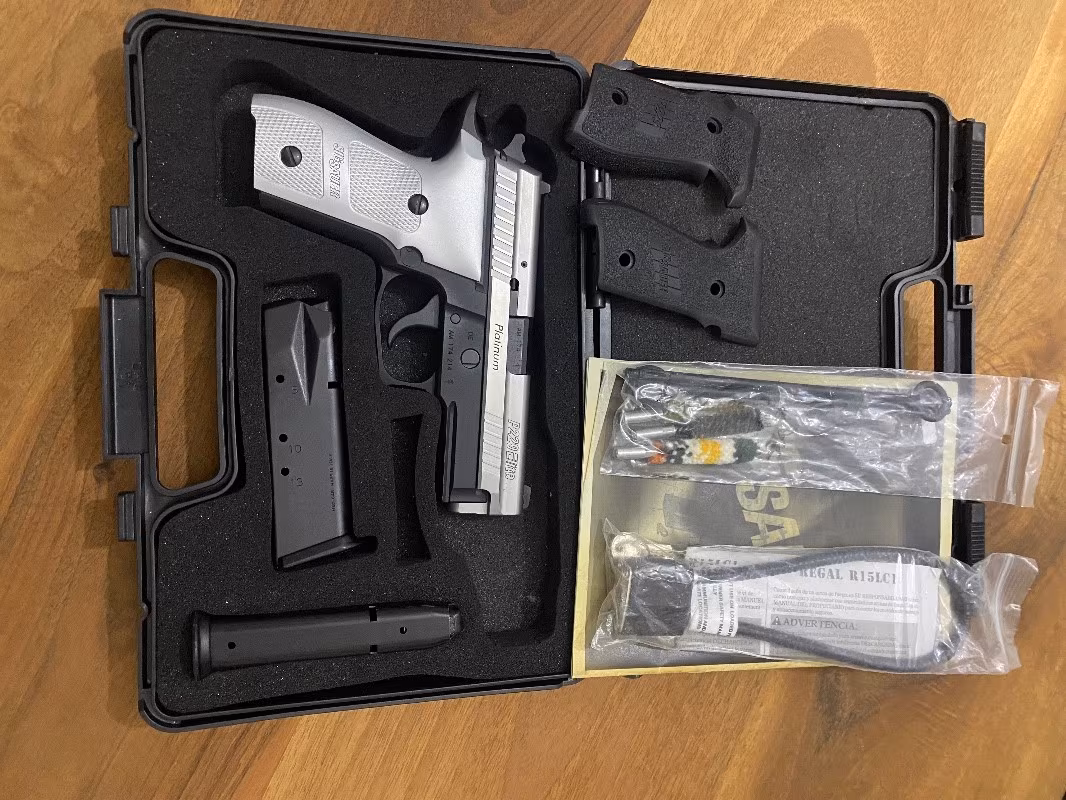 ALMAN MALI.SIFIR.KUTU İÇİ EKSİKSİZ. SİG SAUER P229 PLATİNUM ELİTE MODELİ. 9X19 MM MÜHİMMAT KULLANIR. 131 ŞARJÖR KAPASİTELİ.