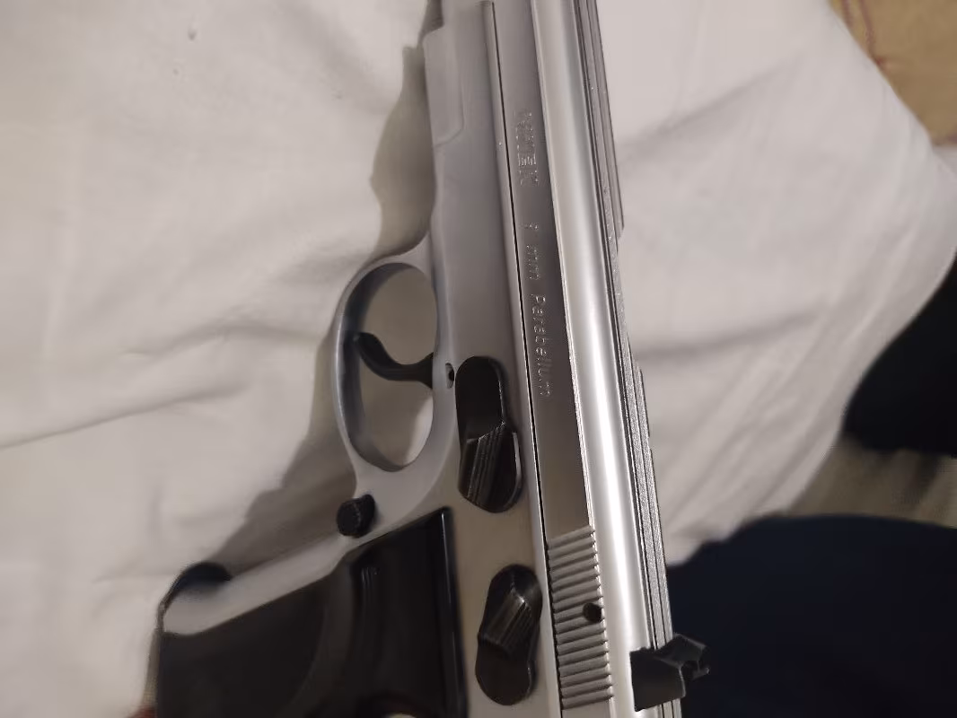 Çok temiz sıfır ayarında memurdan ikinci el silah