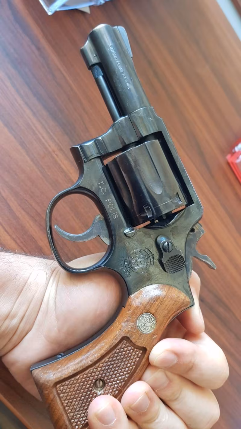Polis memurundan çok temiz smith wesson 38 cal