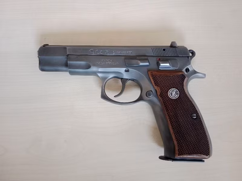 Emniyet mensubundan 97 yılı üretimi Cz75