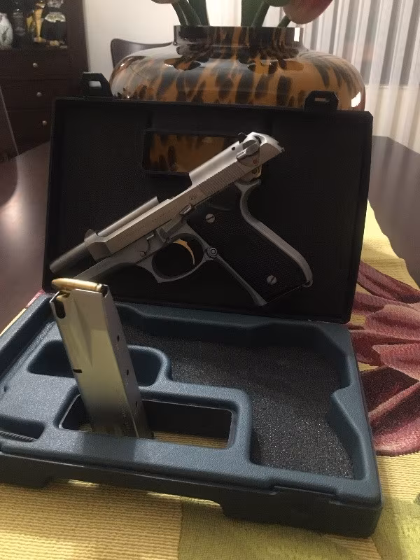 Beretta 92FS Inox