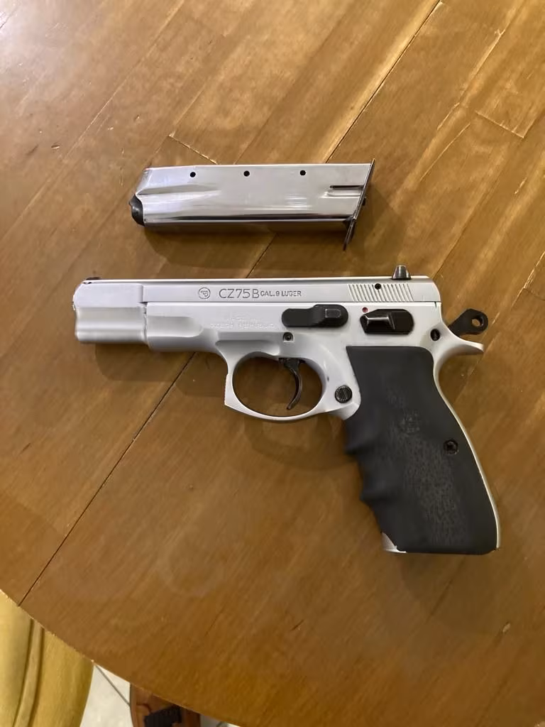 BAYAN POLİS MEMURUNDAN CZ 75 B KROM KAPLAMALI TEMİZ TABANCA