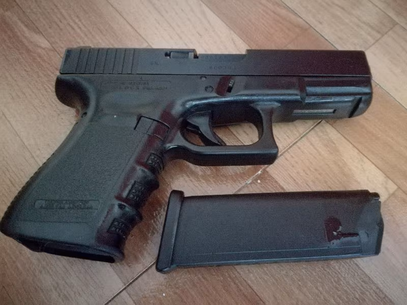 Askeri personelden satılık 2nci el temiz Glock 19 16 lı