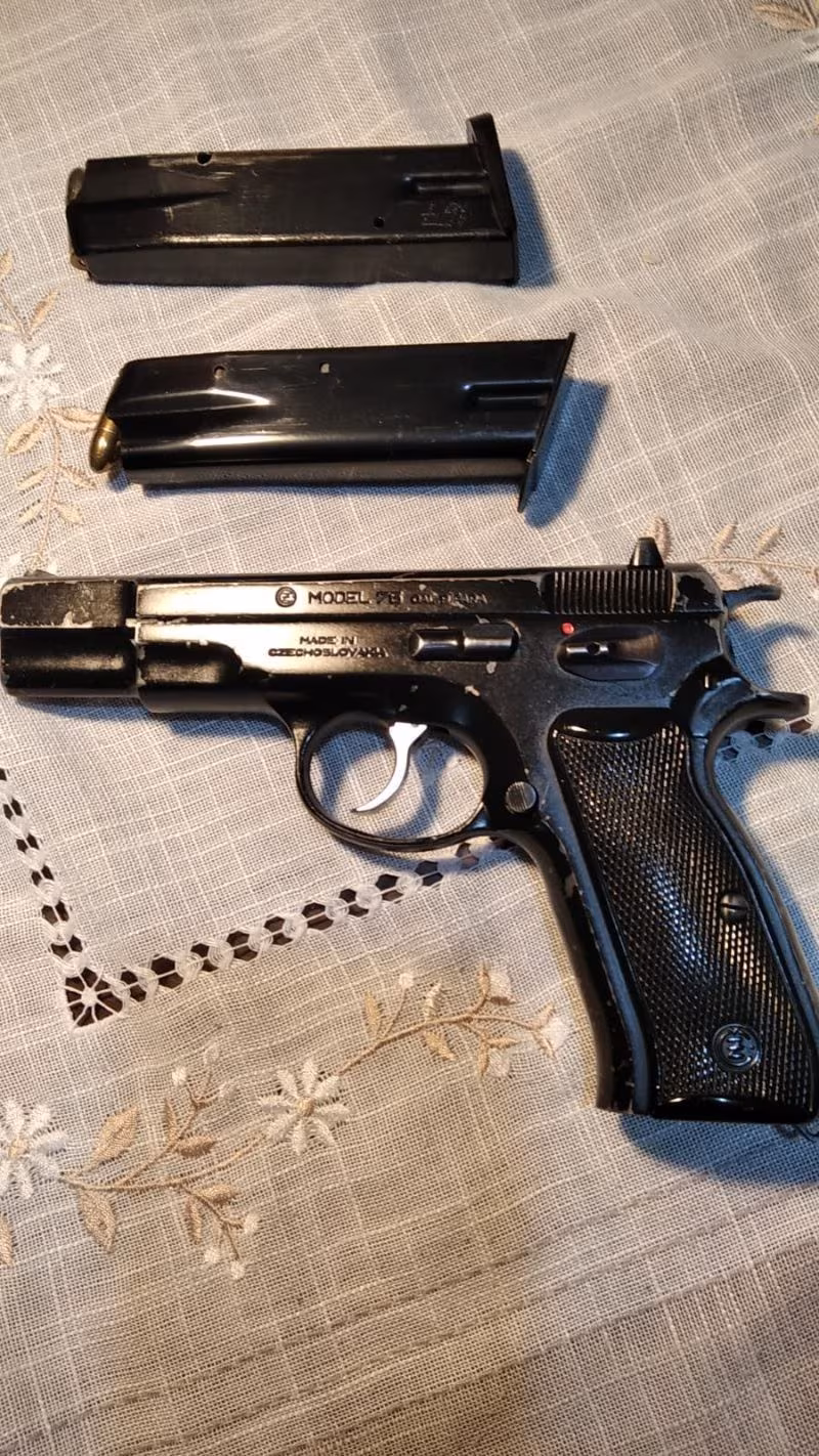 Emekli polisten beylik silahı