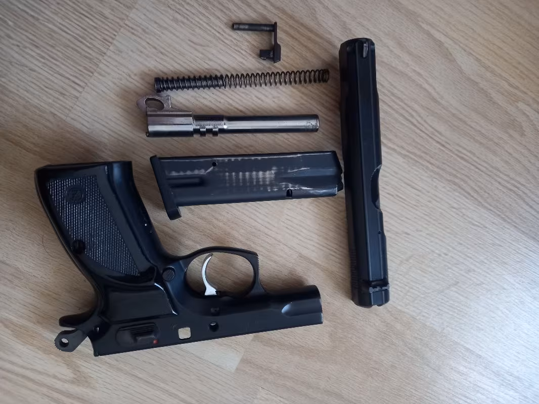 EMEKLİ POLİSTEN CZ75