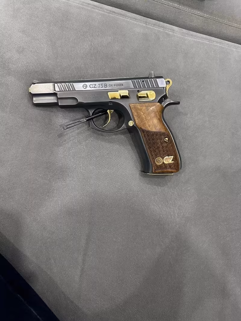 CZ 75B ÖZEL TASARIM  TİTANYUM KAPLAMA ÖMÜRLÜK ÇİZİLMEZ 15 +1  20 GÜNDE YAPILDI ÇİFT ŞARJÖR TUTULAN GÖSTERİŞLİ TABANCA