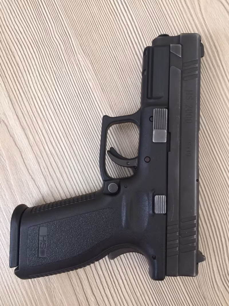 Emekli kaymakam da silah