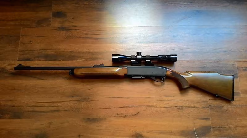 REMİNGTON 7400 30-06 Cal. Sıfır yarı otomatik yivli av tüfeği.