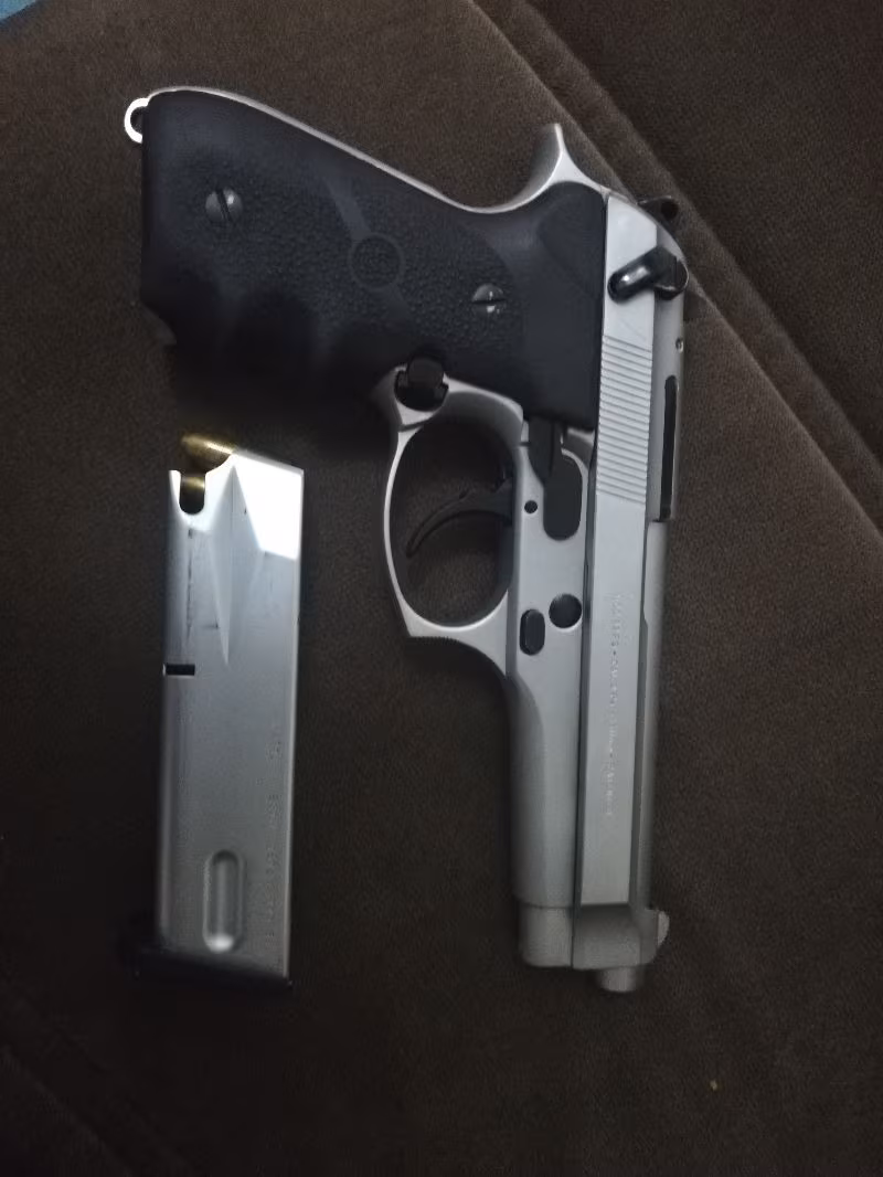 Memurdan satlık ruhsatlı temiz Baretta