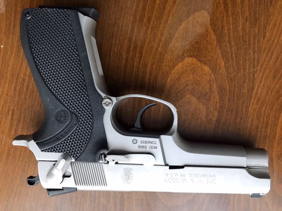 Smith&Wesson 5906
